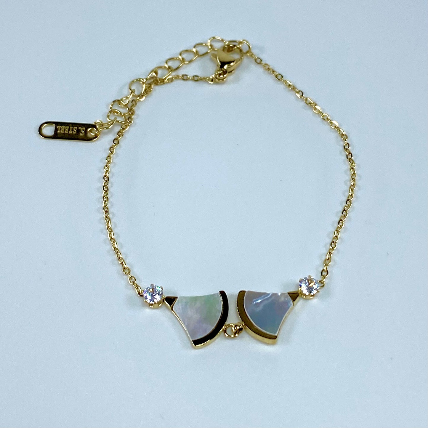 Aura Luxe Fan Charm Bracelet