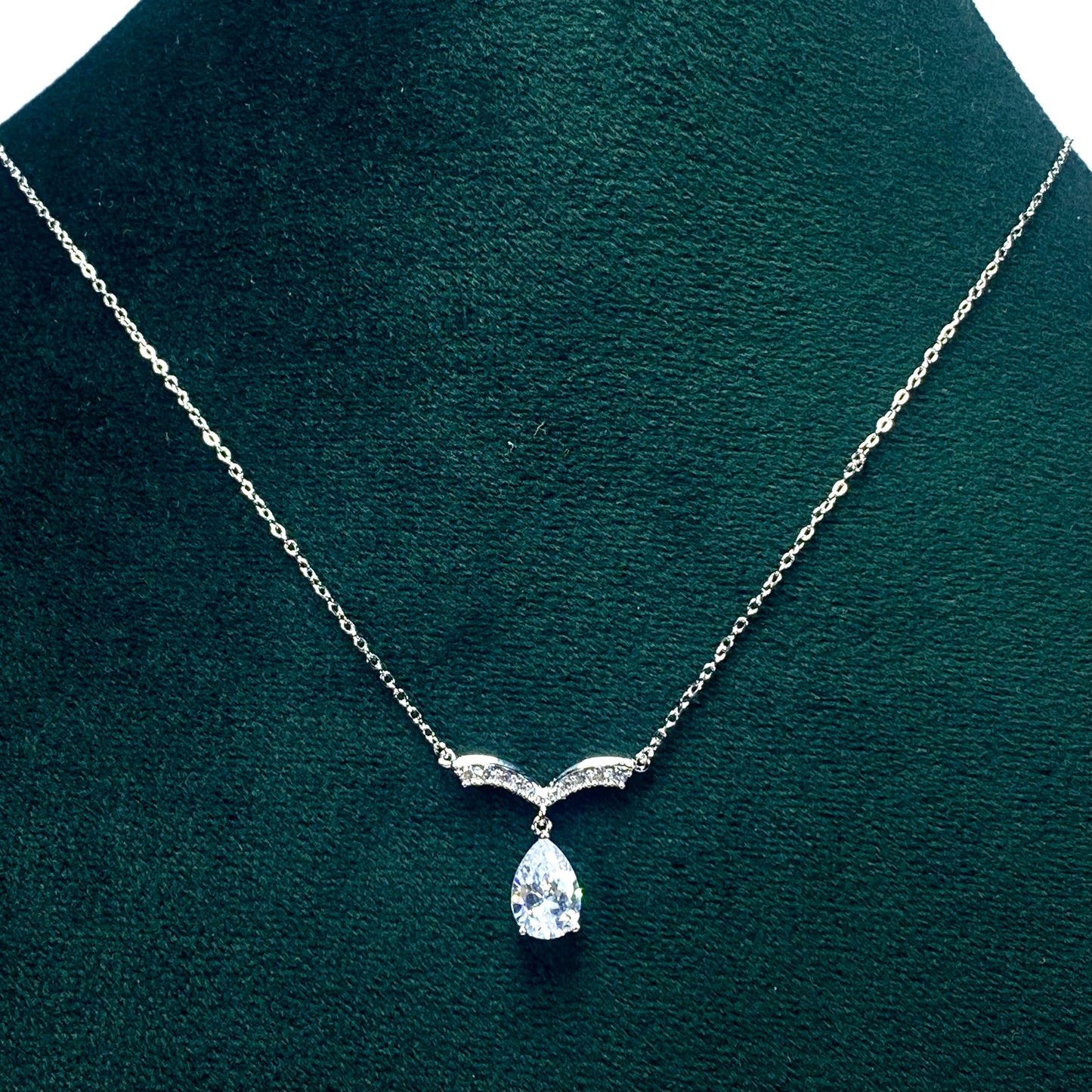 Sparkling Teardrop Elegance Necklace